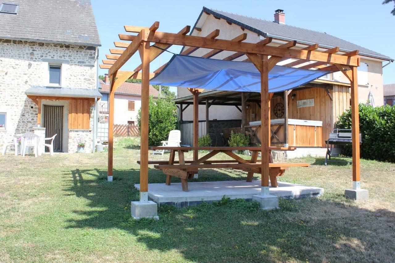 Maison Le Barrage Saint-Gervais-dʼAuvergne Exteriér fotografie